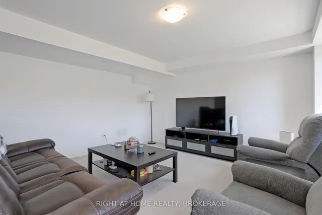 Additional image 39 of 19 Robarts Dr