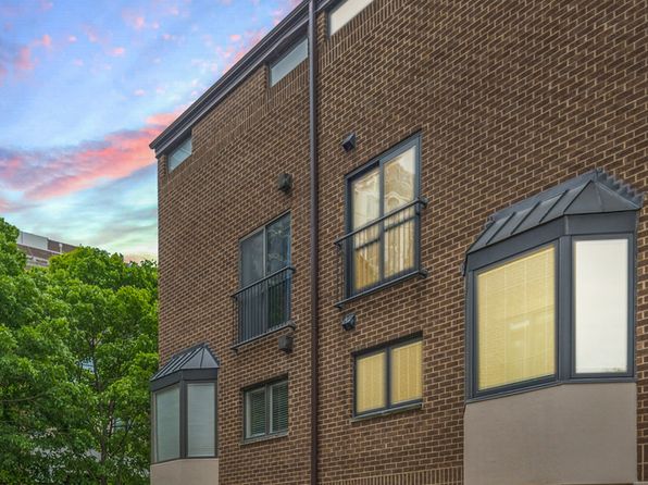 1318 N Sutton Pl, Chicago, IL 60610
