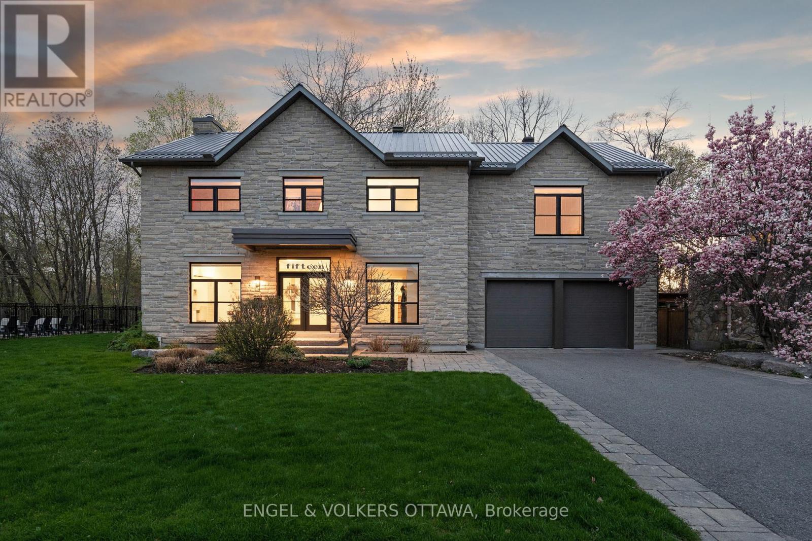 15 CAMWOOD CRESCENT|Ottawa, Ontario K2H7X1