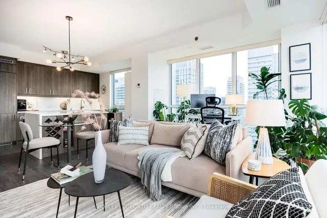 Additional image 8 of 101 Erskine Ave Unit 2810