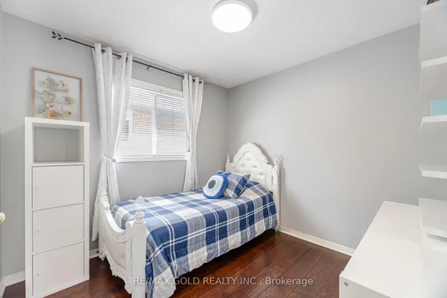 Additional image 16 of 29 Skylar Circ