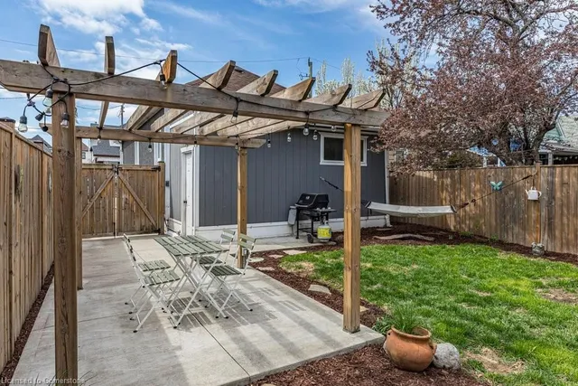 Additional image 50 of 47 Mayflower Ave