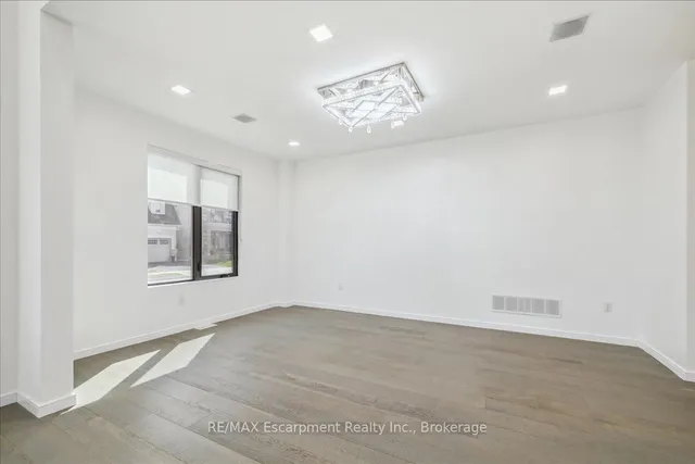 Additional image 13 of 39 Sunrow Gate