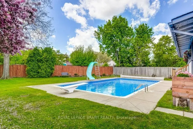 Additional image 48 of 726 Applewood Cres