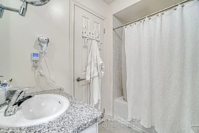 Additional image 36 of 552 Bessborough Dr