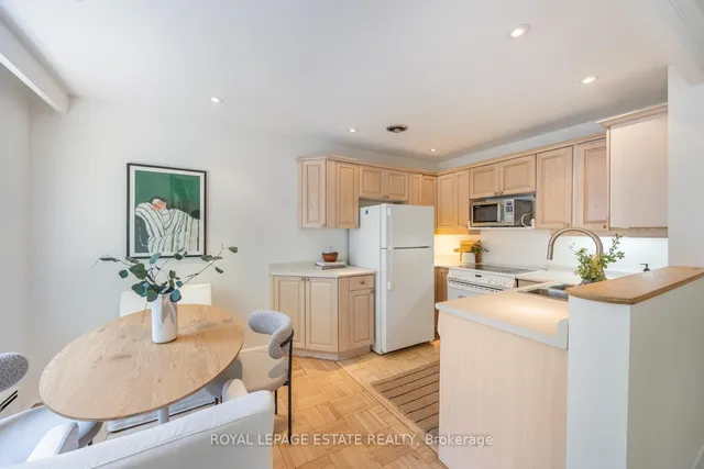 Additional image 23 of 21 Benlamond Ave Unit 4