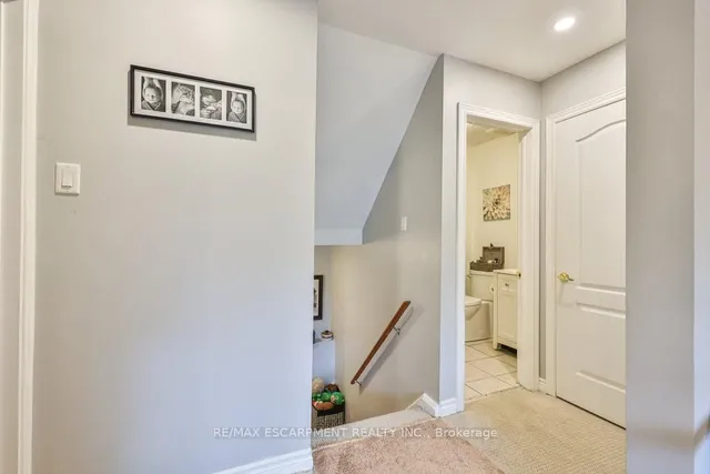 Additional image 33 of 19 Deerpark Cres