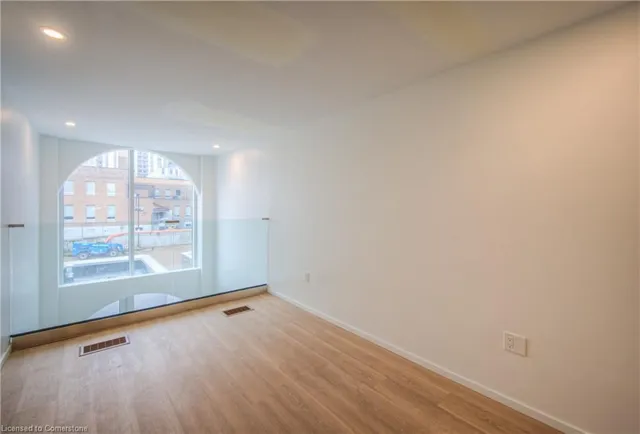 Additional image 37 of 26 King St