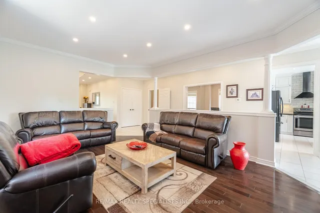 Additional image 8 of 74 Robarts Dr