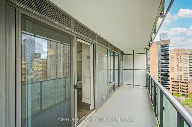 Additional image 32 of 65 St Mary St Unit 1401