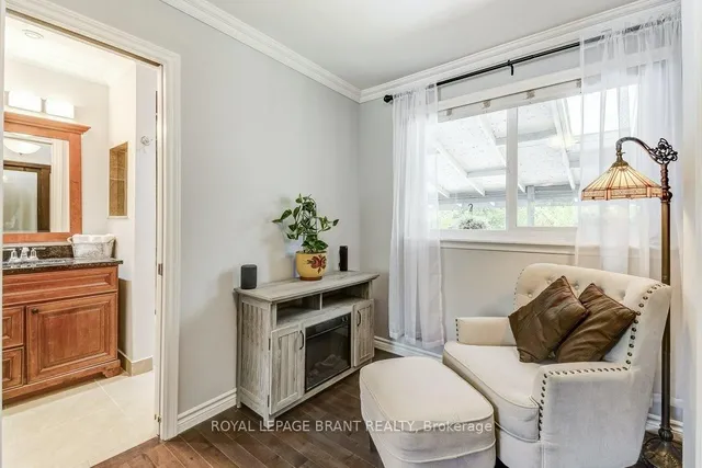 Additional image 20 of 726 Applewood Cres