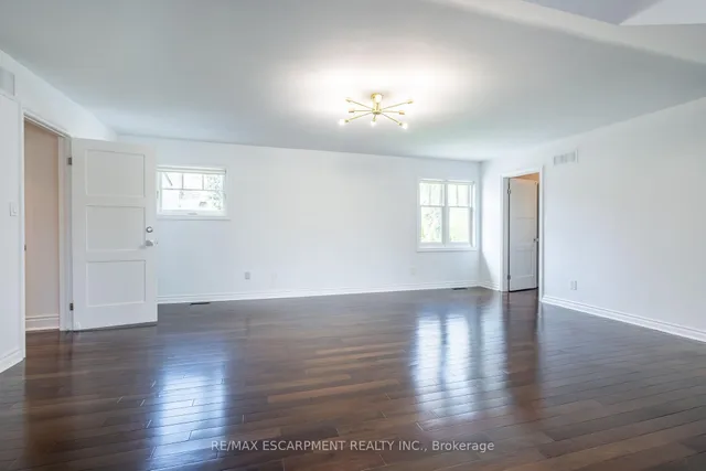 Additional image 27 of 3045 Lakeshore Rd