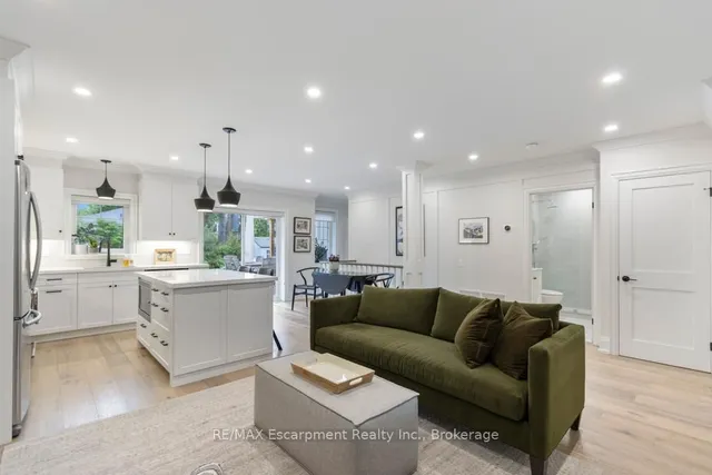 Additional image 42 of 2109 Wellington Ave