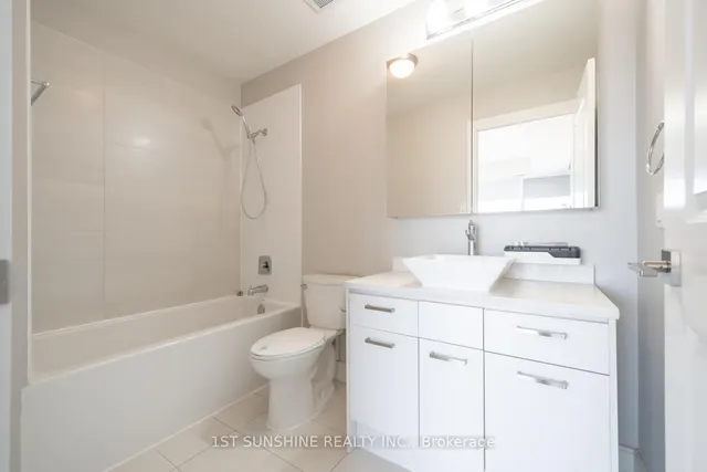 Additional image 7 of 150 MAIN St Unit PH3