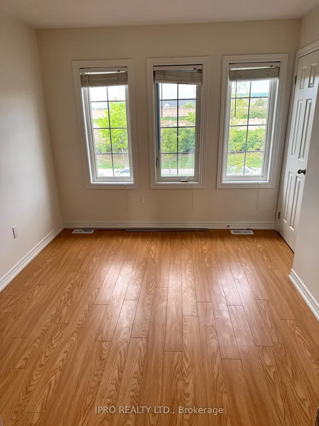 Additional image 16 of 893 Transom Cres