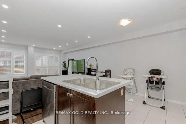 Additional image 14 of 475 Queen Mary Dr