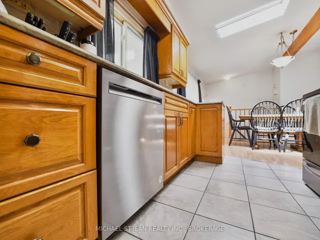 Additional image 10 of 82 Deschene Ave