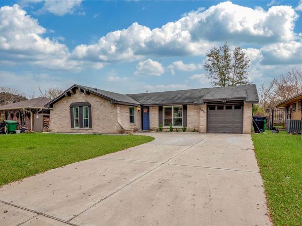 6411 French Chateau Dr, Houston, TX 77088