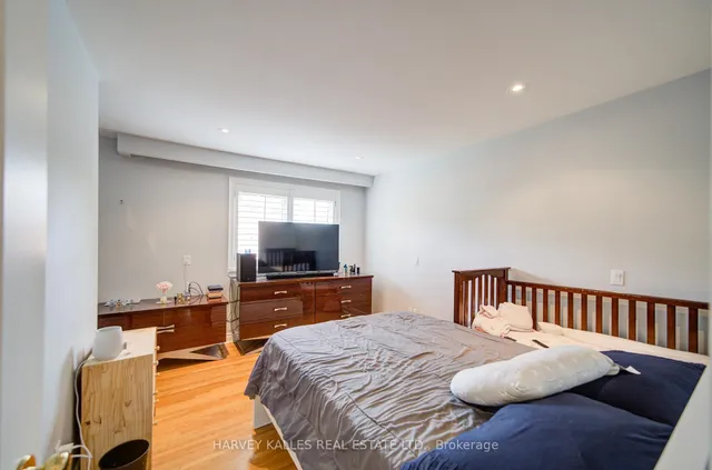 Additional image 16 of 29 Lois Ave