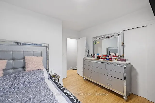 Additional image 25 of 71 Montrose Ave