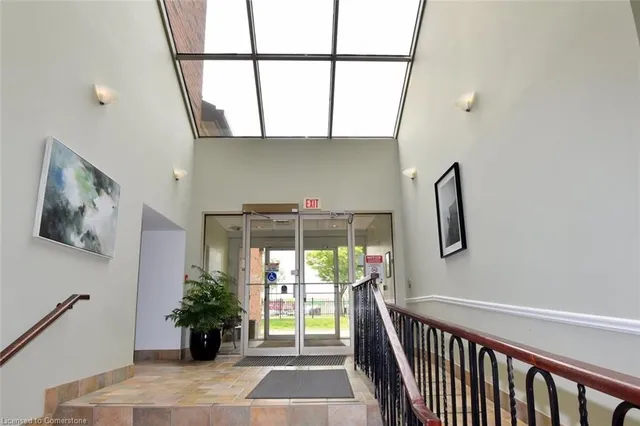 Additional image 45 of 262 Dundas St Unit 406