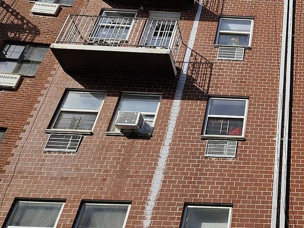 141-02 Pershing Cres #8, Jamaica, NY 11435