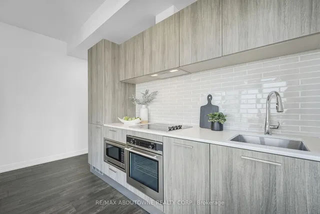 Additional image 10 of 3 Gloucester St Unit 1802