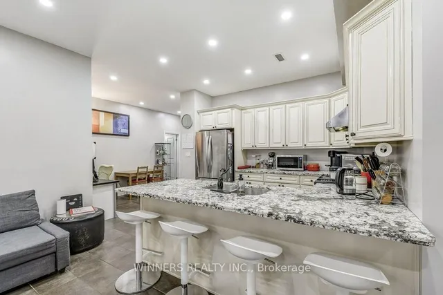 Additional image 11 of 130 Wellington St Unit 101