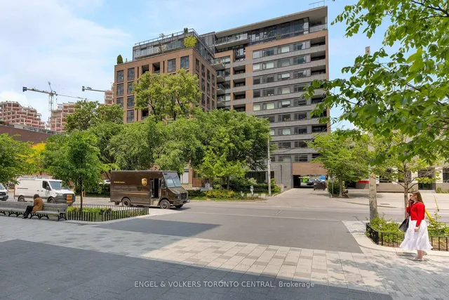 Additional image 3 of 400 Wellington St Unit 1001