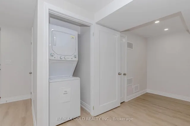 Additional image 42 of 16 Polygon Crt