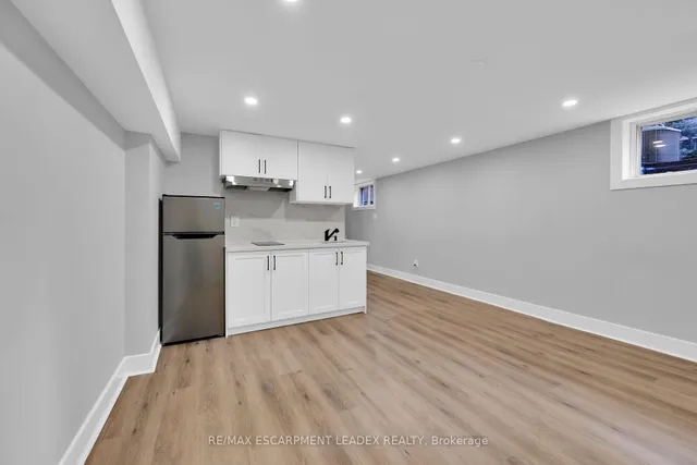 Additional image 31 of 24 CLAPHAM Rd