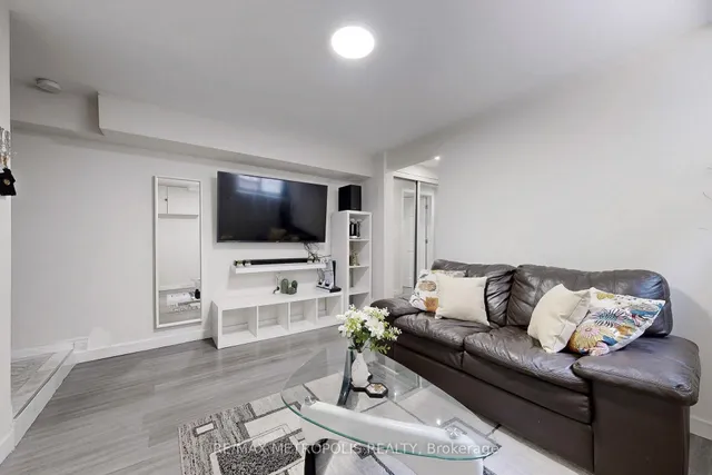 Additional image 25 of 14 Goldcrest Blvd