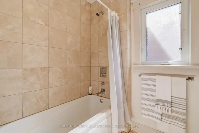 Additional image 24 of 70 Newmarket Ave