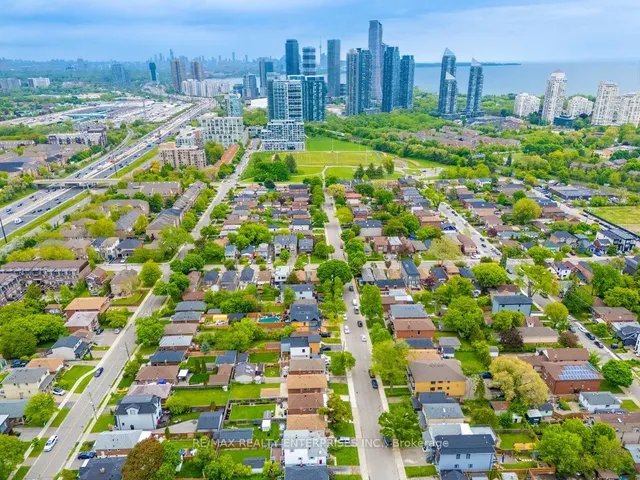 Additional image 36 of 68 Algoma St