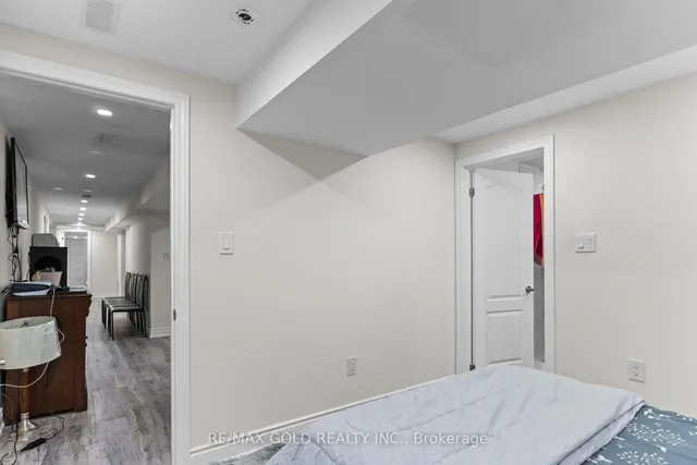 Additional image 39 of 8420 Creditview Rd