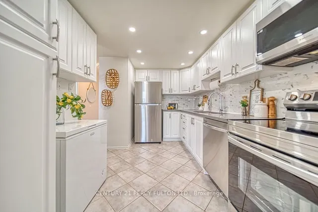 Additional image 16 of 20 Dean Park Rd Unit 1215