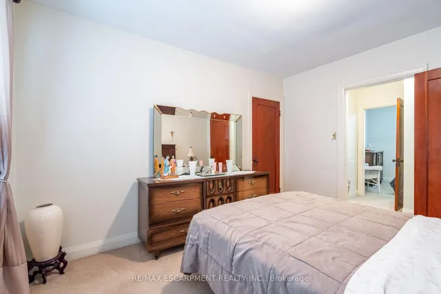 Additional image 35 of 204 Emerald St