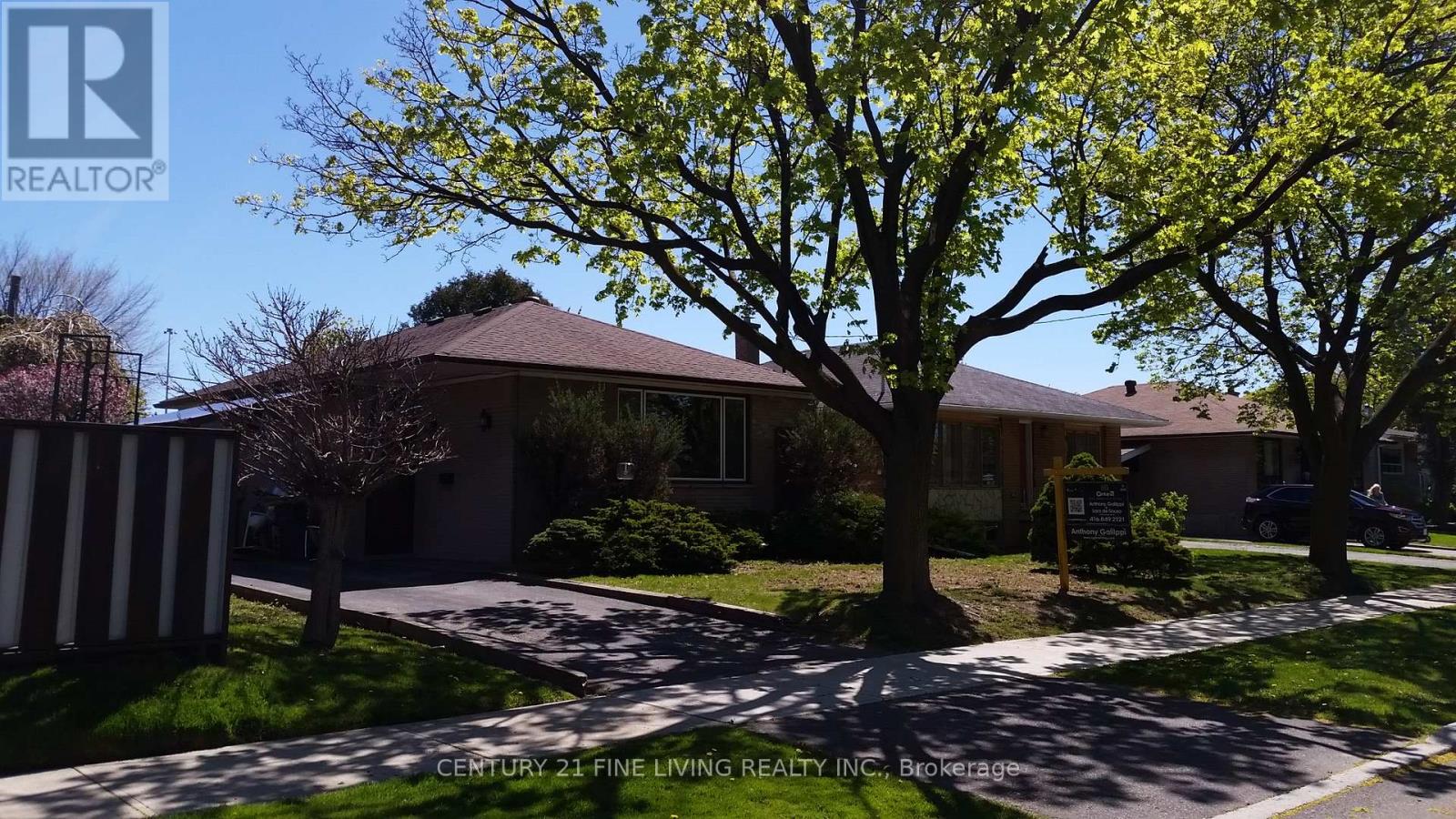 Property image for 35 HARTLAND ROAD|Toronto (Etobicoke West Mall), Ontario M9C4S9