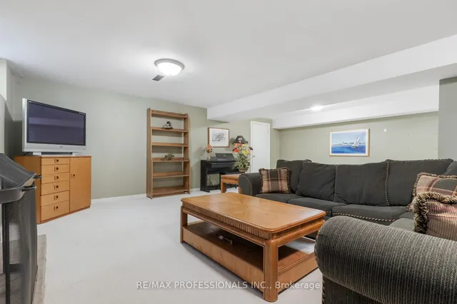 Additional image 33 of 15 Warrender Ave