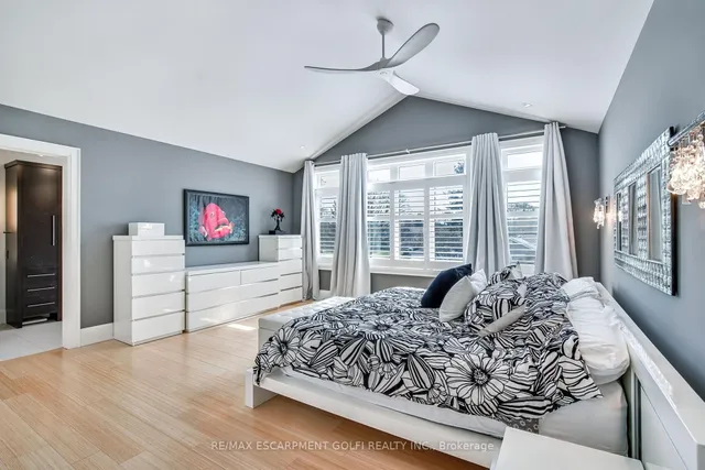 Additional image 17 of 106 CUMMING Crt