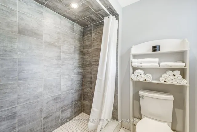 Additional image 29 of 726 Applewood Cres