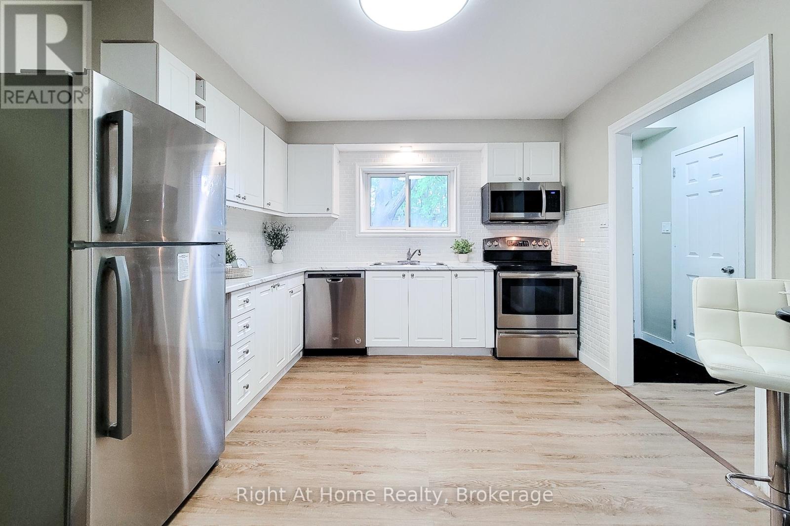 Property image for 8 GLENBURN COURT|Hamilton (Riverdale), Ontario L8E1C8