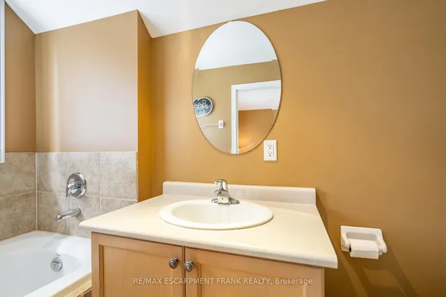 Additional image 36 of 195 WILSON St Unit 6