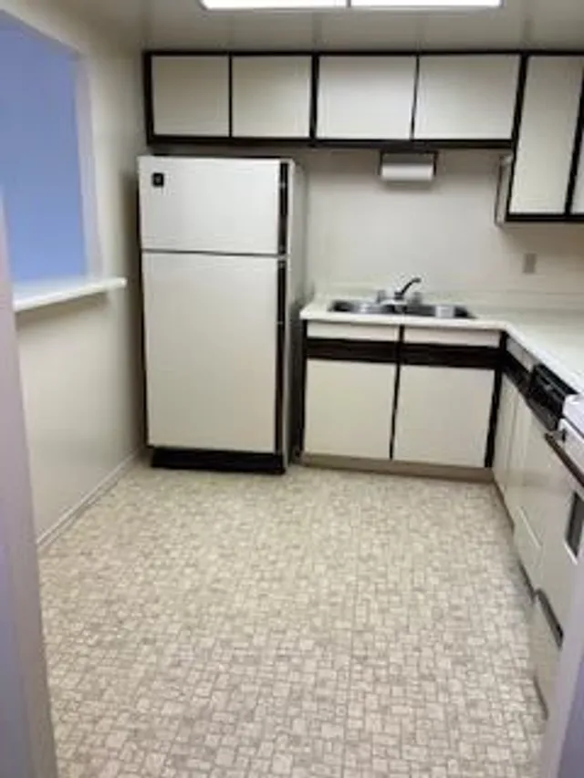 Additional image 6 of 20 Dean Park Rd Unit 107