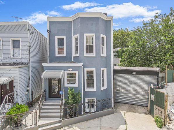 11-28 Welling Court, Astoria, NY 11102