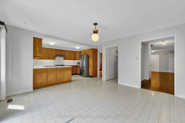 Additional image 15 of 712 Savoy Cres
