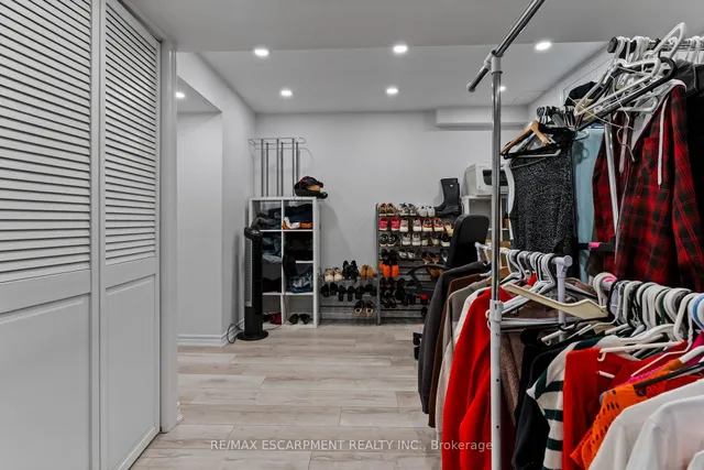 Additional image 25 of 377 Glancaster Rd Unit 20