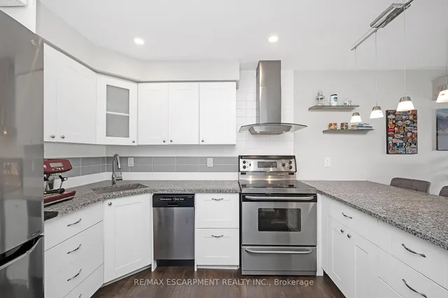 Additional image 12 of 28 Victoria Ave Unit 102