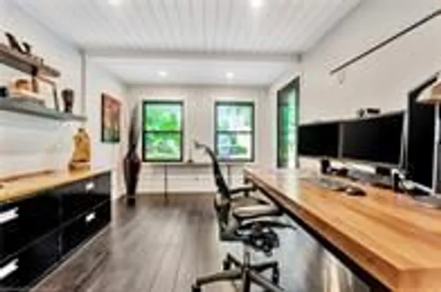 Additional image 16 of 564 Rosedale Cres