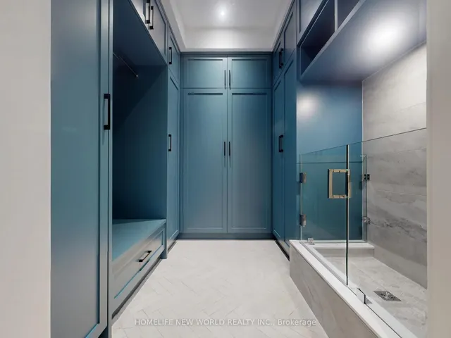 Additional image 39 of 154 Yonge Blvd